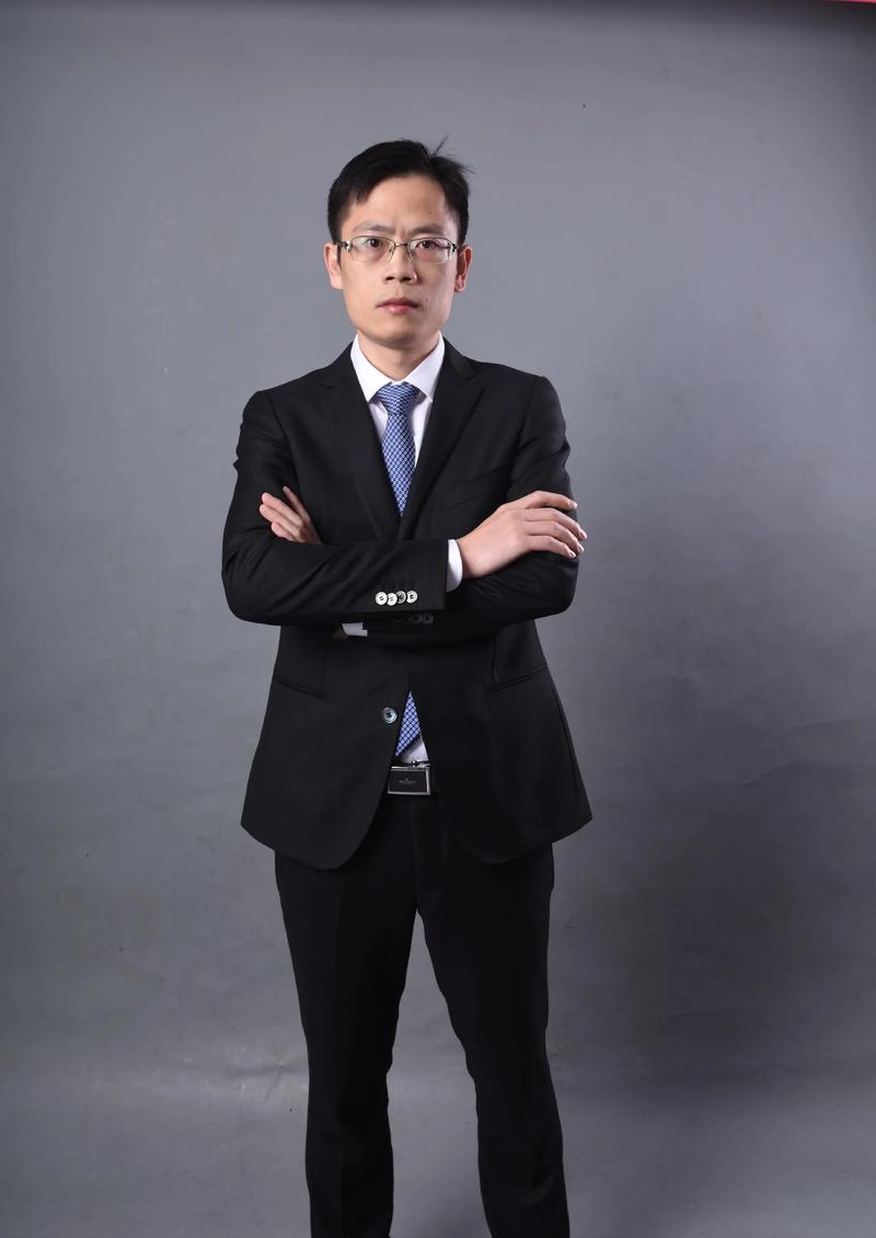 苏砚之 品牌视觉系统总监